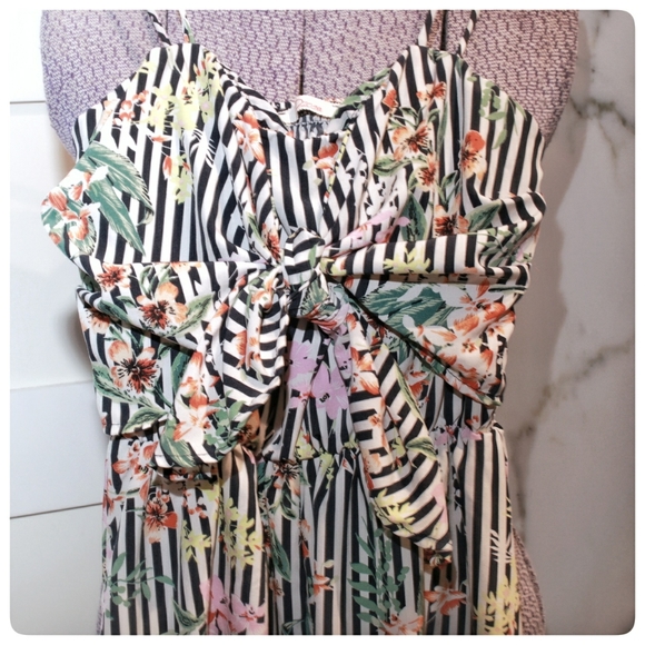 NWOT Playsuit/romper Size xs/s - Picture 2 of 4